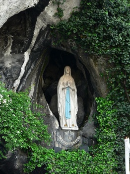 450px-virgendelourdes-tm