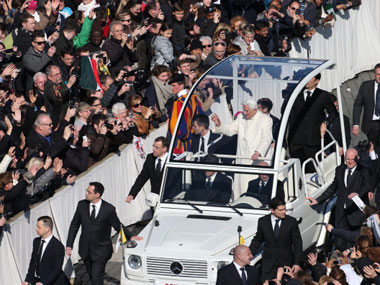 being-a-pope-03-sl