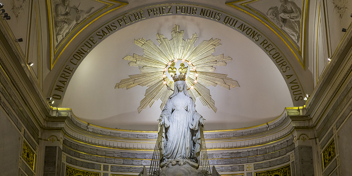 CHAPEL OF OUR LADY OF THE MIRACULOUS MEDAL IN PARIS