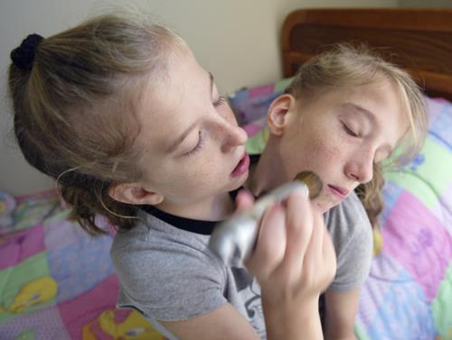 ABIGAIL AND BRITTANY HENSEL