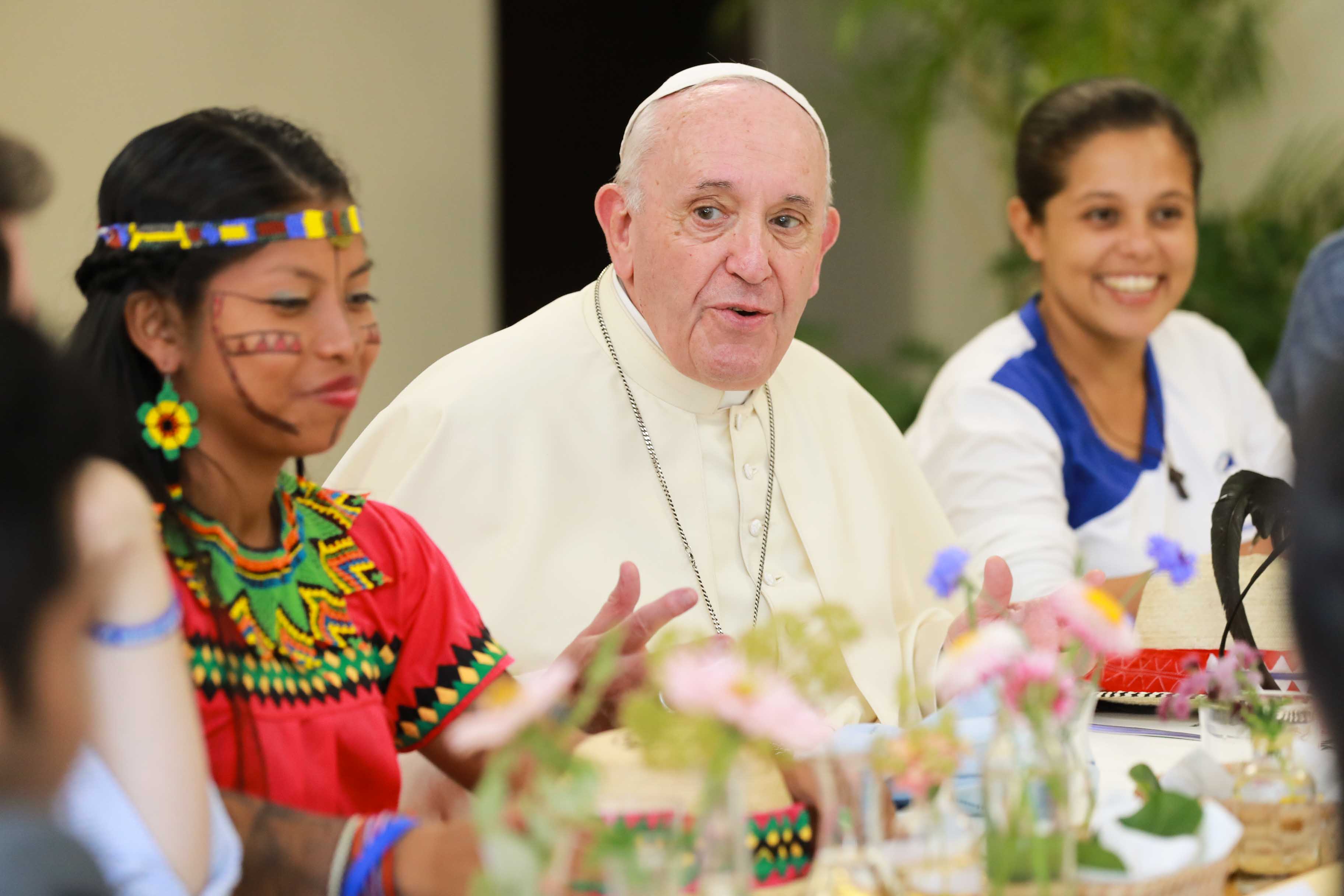 KOLACJA PAPIEŻA FRANCISZKA Z MŁODYMI