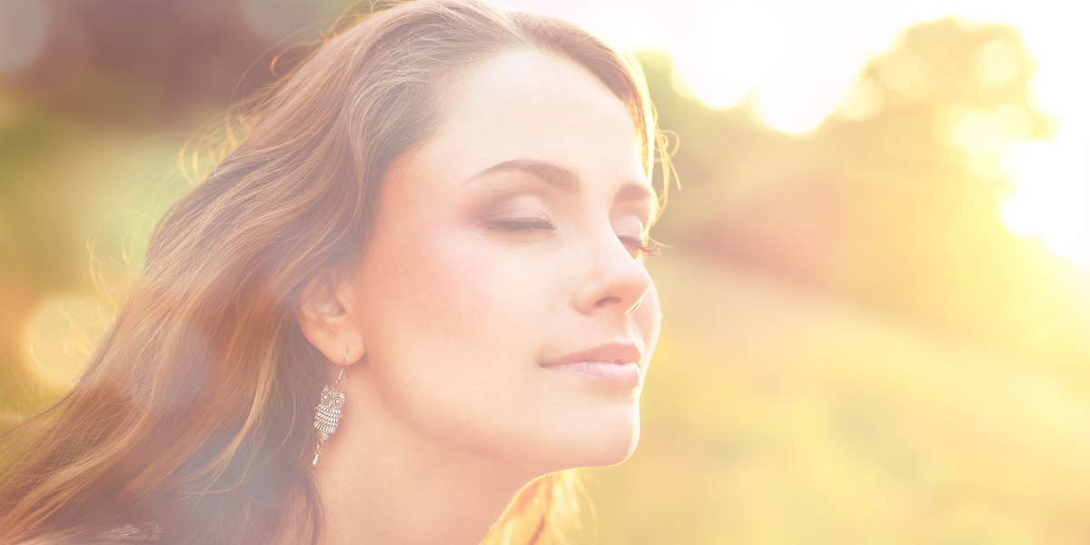 WOMAN ; PRAYER